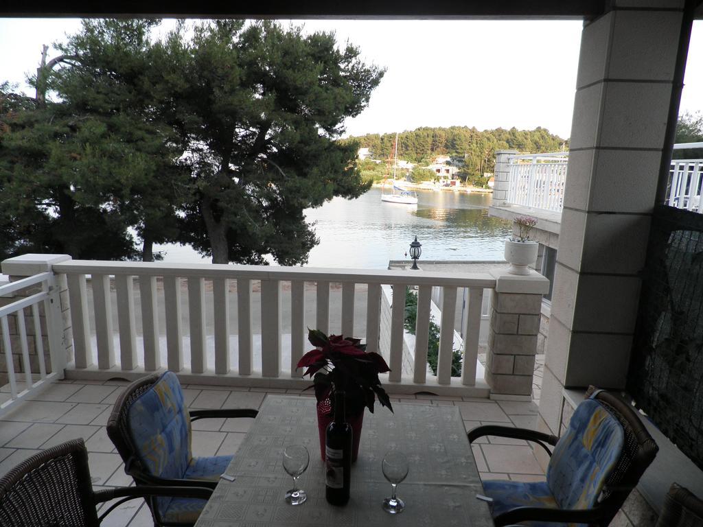 Apartments Holiday Lumbarda Exterior foto