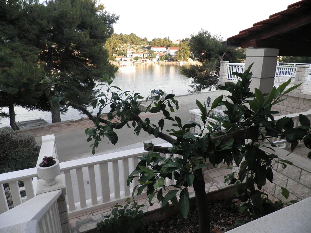 Apartments Holiday Lumbarda Exterior foto